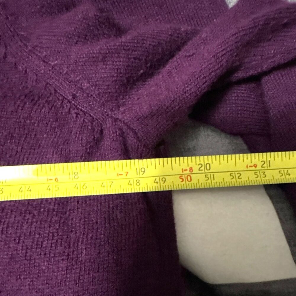 Vtg Ann Taylor Plum Lettuce V-neck light weight Sweater Large - Picture 6 of 7